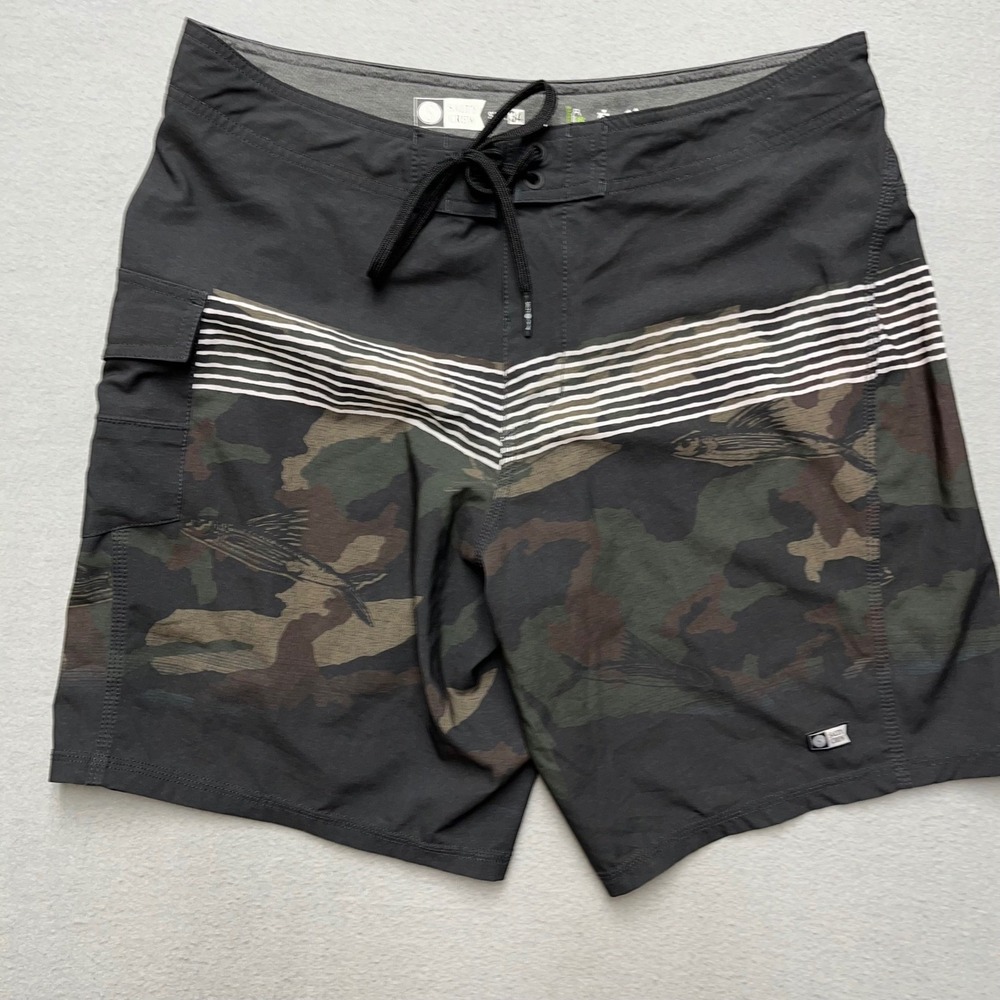 New Salty Crew Board shorts Mens 34 Camo Fish Print‎ Stretch Surf Swim Fishing